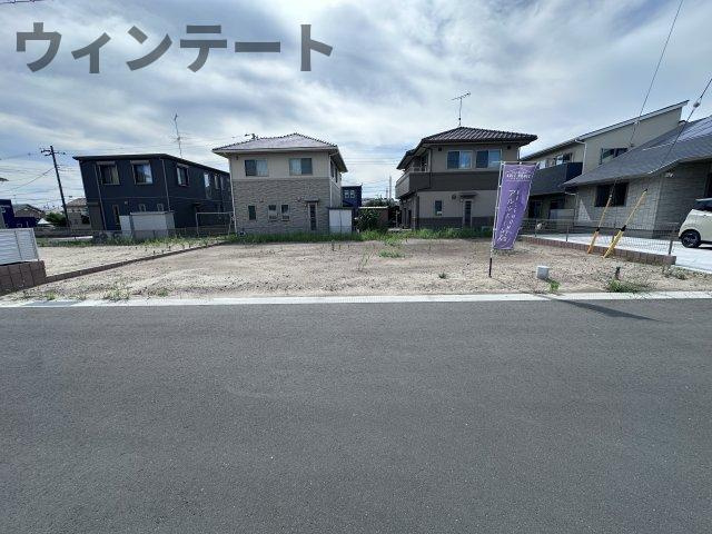 道路と平坦で整形地なので住宅を建てる際に最適な土地です♪