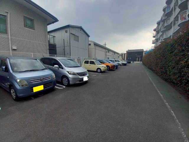 ゆとりのあるカースペースです