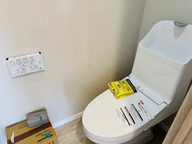 ～新規交換済、暖房温水洗浄機能付きトイレ　冬場は特に嬉しい機能ですね～