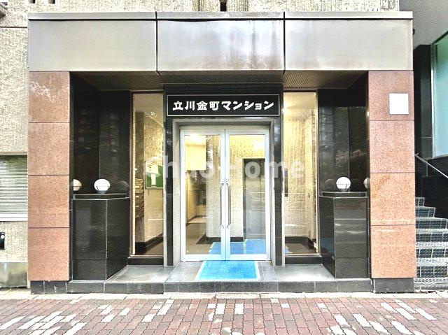 【エントランス】マンションのエントランスは、その物件の印象を決める、顔とも言える場所です。毎日通る場所ですからきれいなのが一番です。