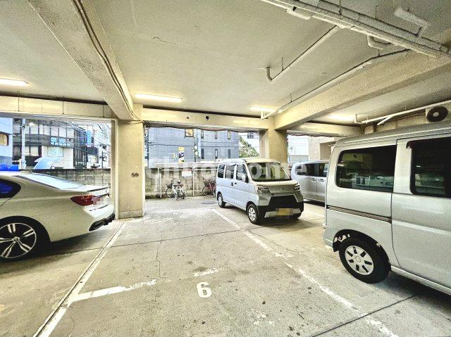 【敷地内駐車場】最新の空き状況や費用などの詳細は担当スタッフまでお問い合わせください。