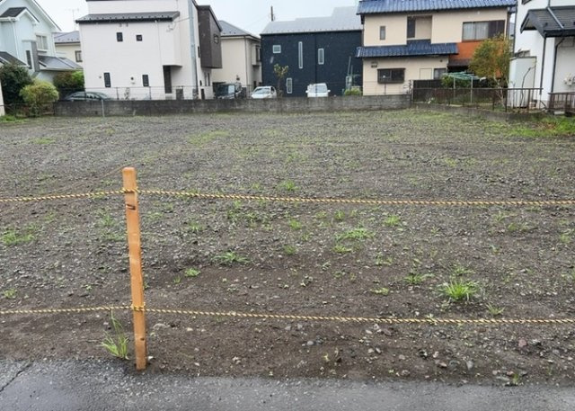 隣家の土地はどうなっているのか、生活利便施設が近くにあるのか、学校まで近いかなど、お客様のライフスタイルにあわせたイメージが重要です。また、近くにあると困る施設が近くにないかも確認するといいでしょう。