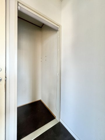 トイレ横に便利な収納付き！！