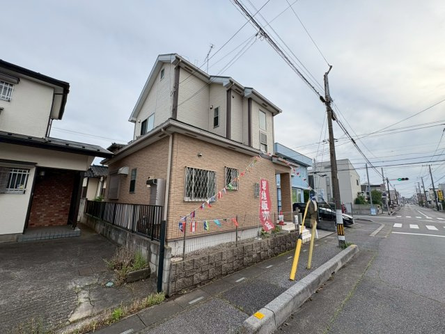 全居室6帖以上・全居室2面採光・全居室に収納がある3LDK！2026年4月リフォーム済！駐車スペース2台可(車種による)！
