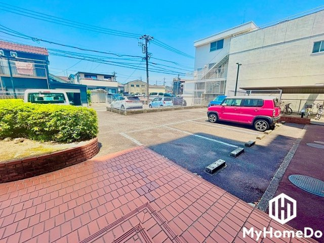 駐車場あり。空き状況につきましてはお気軽に弊社までお問い合わせください。