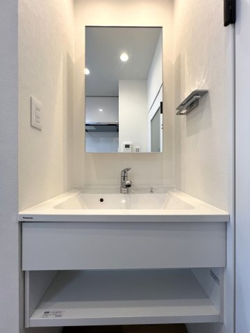 独立洗面台で身だしなみを整えることが可能です。