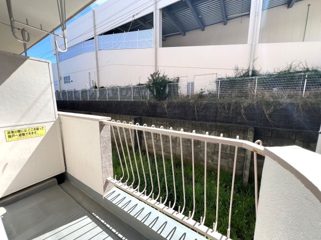 南西向きのバルコニーで陽当たり・通風良好です。