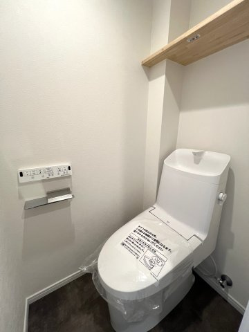 温水洗浄機能付きのトイレとなります。