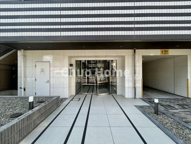 【エントランス】マンションのエントランスは、その物件の印象を決める、顔とも言える場所です。毎日通る場所ですからきれいなのが一番です。
