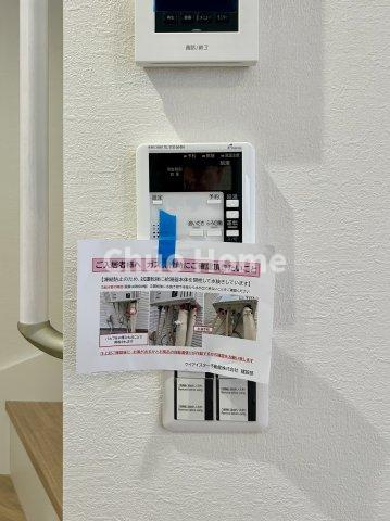 【床暖房】冬は足元から暖めてくれる床暖房はエアコンとは違って埃が舞いませんので健康にも良さそうですね。