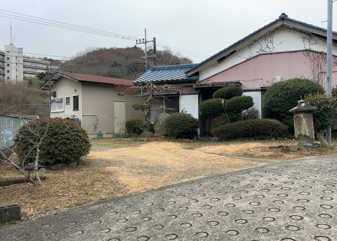 物件の詳細については、現地を見てわかること以外に、役所や法務局などで調べないとわからないことがあります。そのため、現地に行く場合は、もしこの物件を買ったらどのような生活ができるかをイメージしましょう。