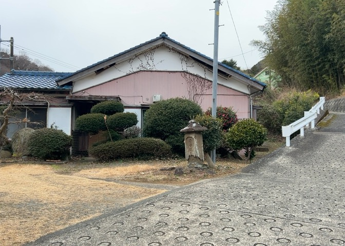 隣家の土地はどうなっているのか、生活利便施設が近くにあるのか、学校まで近いかなど、お客様のライフスタイルにあわせたイメージが重要です。また、近くにあると困る施設が近くにないかも確認するといいでしょう。