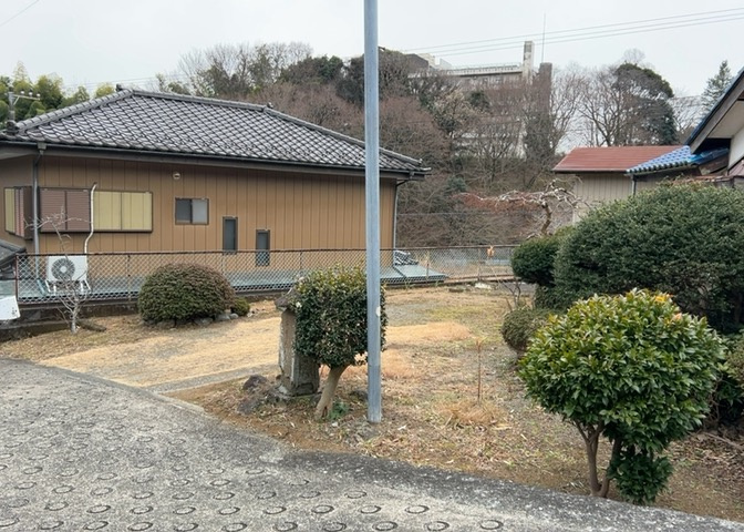 人が暮らすうえで日光は大切な要素となります。日当たりの良さは譲れないポイントですね。併せて近くに大きな建築物の建築予定がないか、あるいはそれが可能な土地が近くにないか事前に確認することもお勧めします。