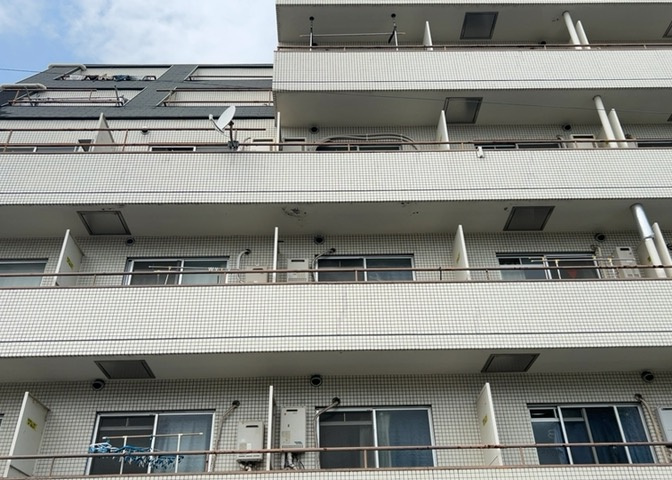 ＳＲＣ造は強度や耐震性の面でもRC造と比べて優れています。そのため、10階建以上の高層または超高層マンションなどの建築にも多く採用されています。柱や梁などのサイズが小さくても高い耐震性を確保できます。