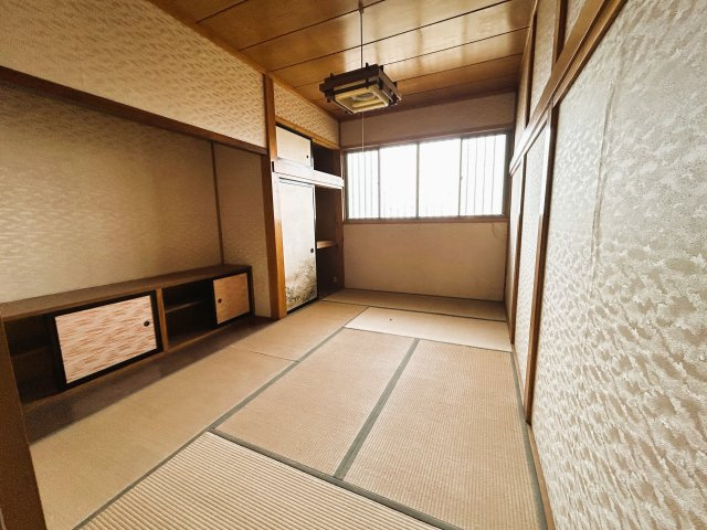 和室ならではの温かな和の空間で寛ぎの時間を過ごせます