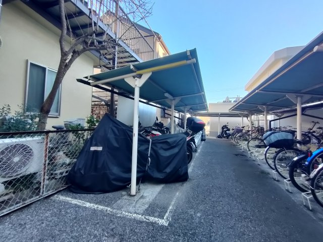 【バイク置き場】