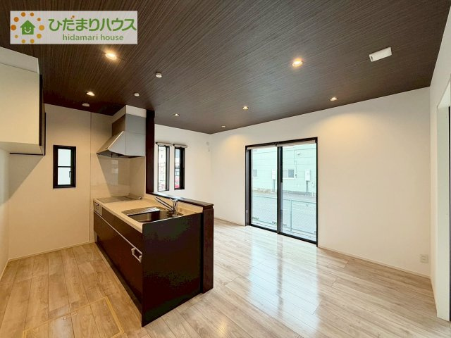 キッチン横の動線もとりやすく、家事効率に優れた設計です。