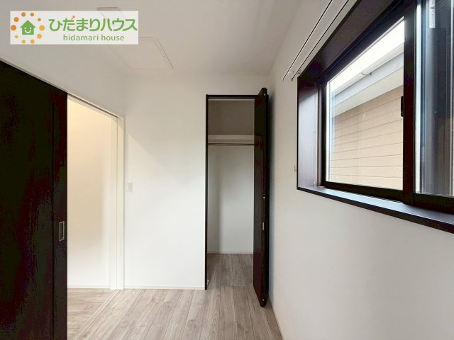階段を上がればそのまま小屋裏収納。広い空間でちょっとした居室にも出来るようになっています。「しまう場所に困らない家」を実現