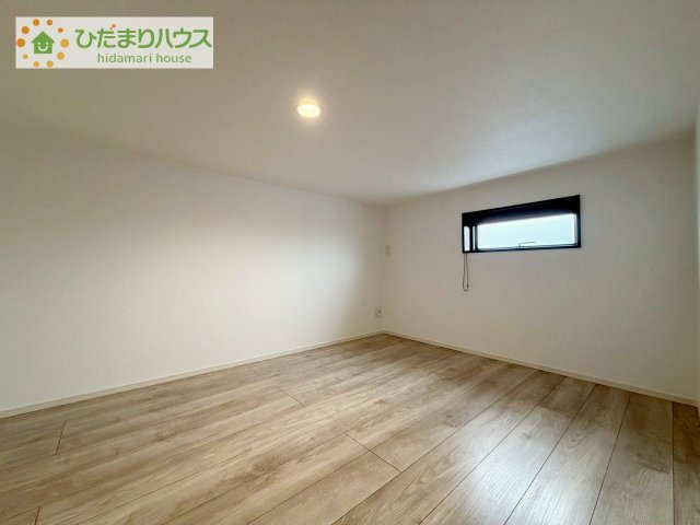 小屋裏収納も広々利用でき、子供の秘密基地にもなります。