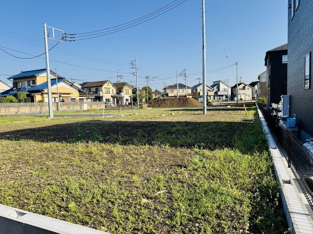 ～閑静で落ち着きのある住宅地内　建築条件の付いていない売地です～