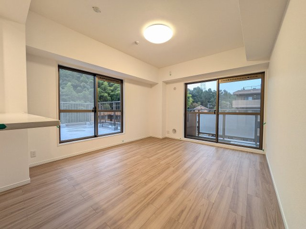 【グリーンコーポ多摩ニュータウン南大沢の居間】