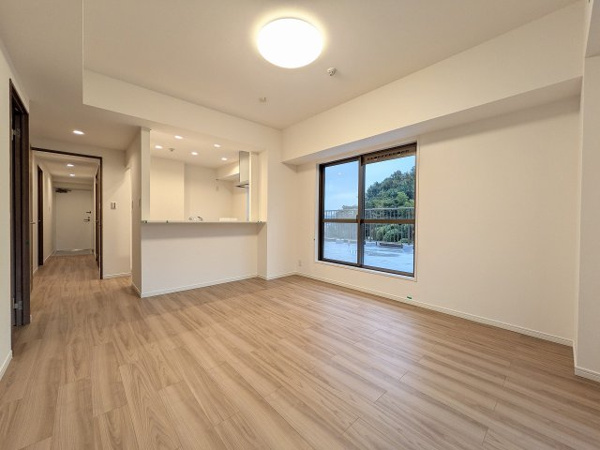 【グリーンコーポ多摩ニュータウン南大沢の居間】