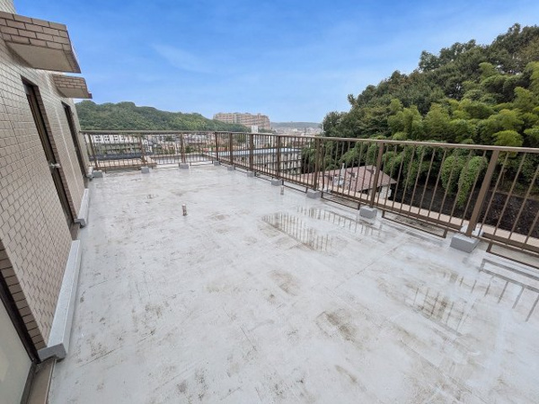 【グリーンコーポ多摩ニュータウン南大沢のバルコニー】