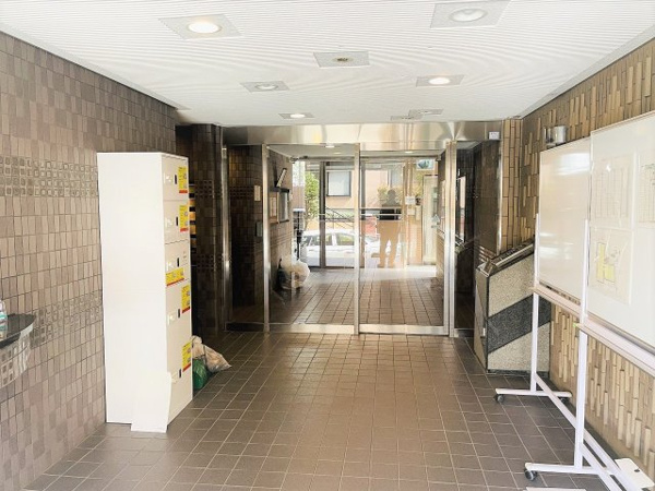 【グリーンコーポ多摩ニュータウン南大沢のエントランス】