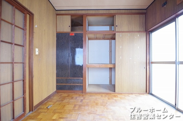 約4.5帖の洋室です！お部屋には収納や窓があります！