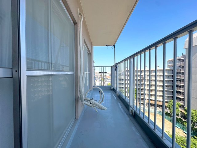 開放的で明るい空間を演出してくれるバルコニーです