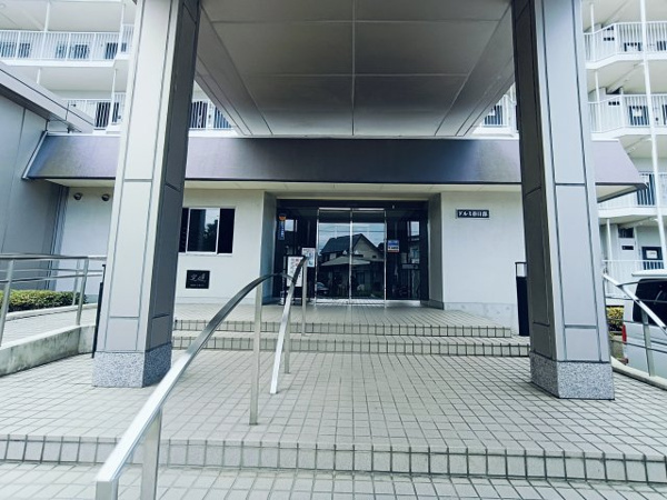 【ドルミ春日部　中古マンションのエントランス】
