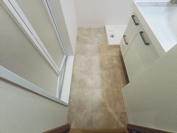 【ドルミ春日部　中古マンションの独立洗面台】