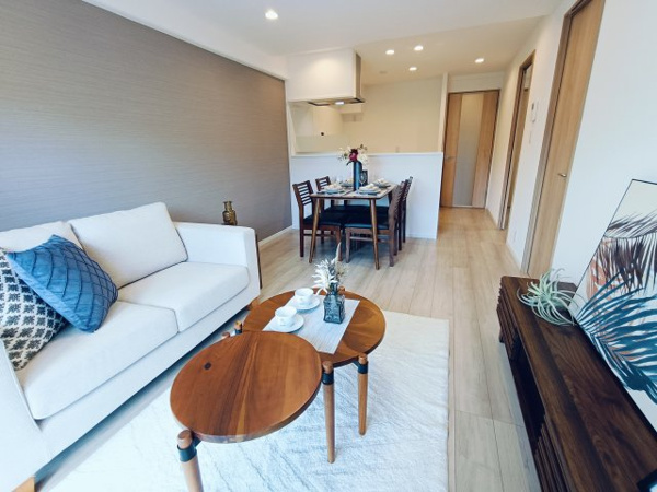 【ドルミ春日部　中古マンションの居間】