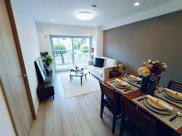 【ドルミ春日部　中古マンションの居間】