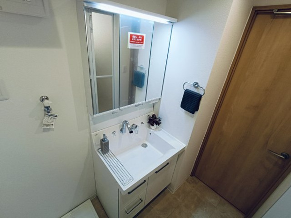 【ドルミ春日部　中古マンションの独立洗面台】