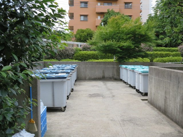 敷地内ごみ置き場