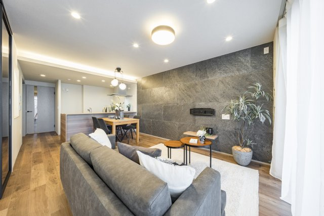 広々利用可能な約15.6帖のリビングです　※家具は含まれません