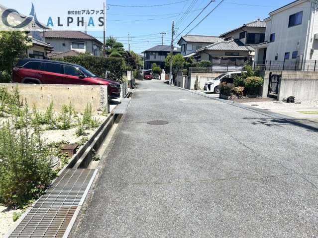 ☆建築条件なし☆　◆前面道路は、幅員約6.4ｍあります♪　◆お好きなハウスメーカーで建築できます！！　◆更地♪解体費用かかり