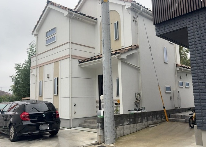 木造住宅とは土台、壁、柱など建築物の強度を支える構造体の材に木が使用されている構造を指します。構造体は建物の自重を支えるだけではなく風圧や水圧、積裁荷重などあらゆる衝撃に耐えるための基礎です。