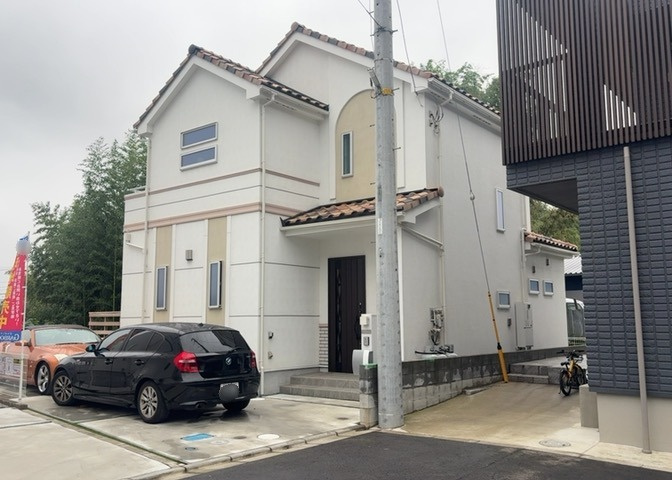 隣家の土地はどうなっているのか、生活利便施設が近くにあるのか、学校まで近いかなど、お客様のライフスタイルにあわせたイメージが重要です。また、近くにあると困る施設が近くにないかも確認するといいでしょう。