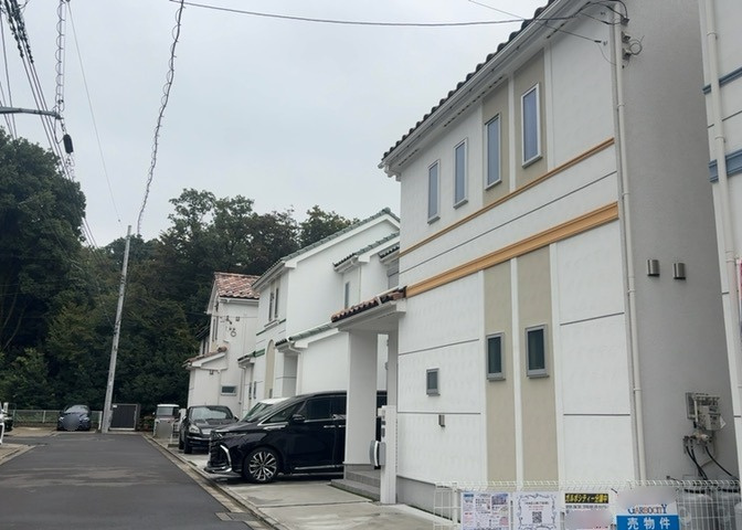 土地の地勢が高台の場合、景色を綺麗にみることができ、景色にこだわってお家探ししている方におすすめです！また平坦地よりも風通しがいいというメリットがあります。デメリットもあるので是非現地でご確認下さい。