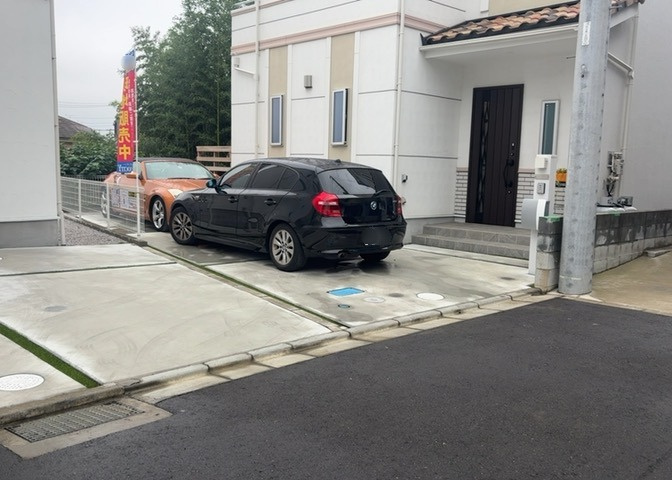 駐車場と明記されていても、最小スペースでつくられた駐車場だと大型車は駐車できなかったり、出入りしにくくなったりする可能性があります。お車のサイズと購入したい物件の駐車場のサイズを現地で確認しましょう。