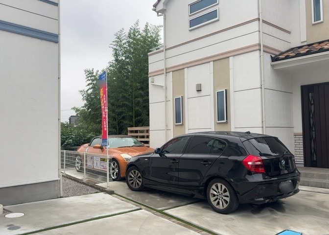 庭があることでガーデニングや家庭菜園はもちろん、こどもの遊び場やペットを放して遊ぶことができます。また、家の周囲に余裕があるということです。隣地との間があれば、十分な日当たりと、風通しが確保できます。