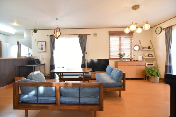 【町田市野津田町　戸建の居間】