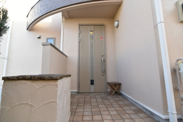 【町田市野津田町　戸建の玄関】