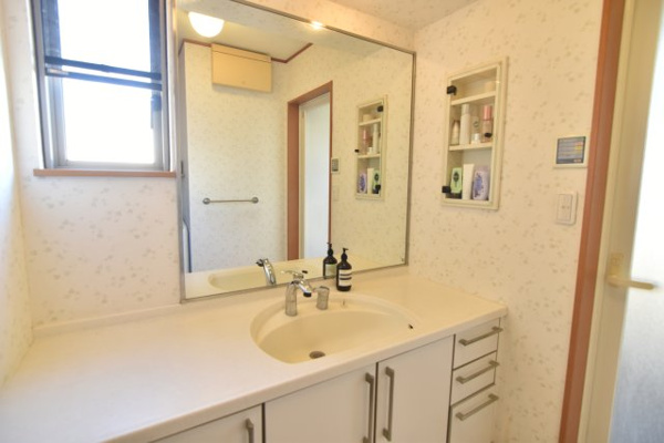 【町田市野津田町　戸建の独立洗面台】