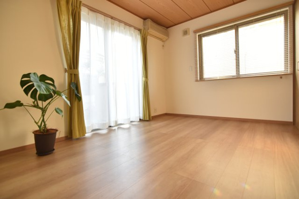 【町田市野津田町　戸建の洋室】