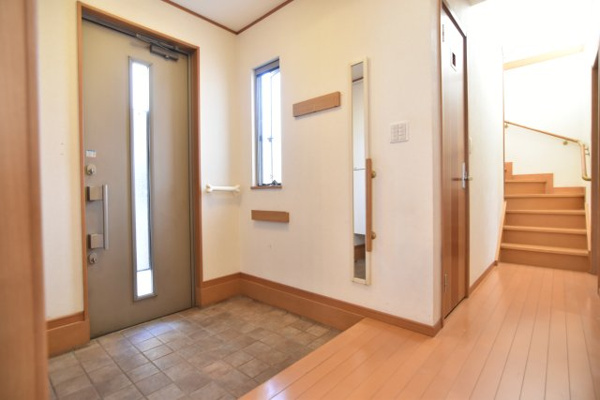 【町田市野津田町　戸建の玄関】