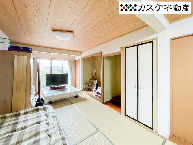 約12帖の和室はリビングからもキッチンからも出入り可能です