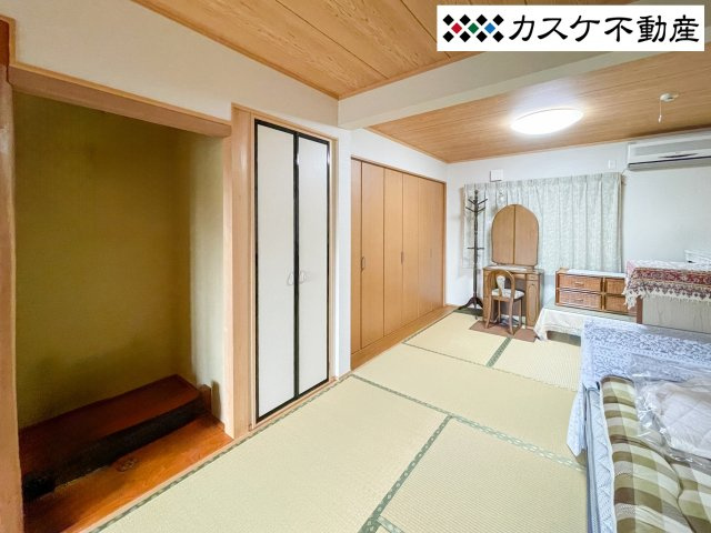 約12帖の和室はリビングからもキッチンからも出入り可能です